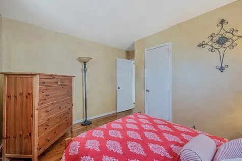 27 W Neptune Avenue Lindenhurst NY 11757