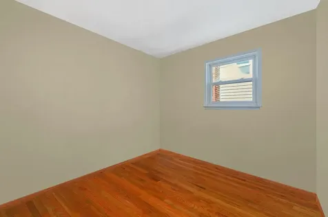 27 W Neptune Avenue Lindenhurst NY 11757
