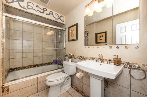 27 W Neptune Avenue Lindenhurst NY 11757