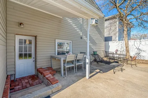 27 W Neptune Avenue Lindenhurst NY 11757