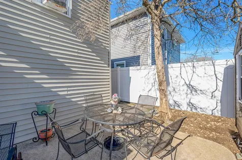 27 W Neptune Avenue Lindenhurst NY 11757