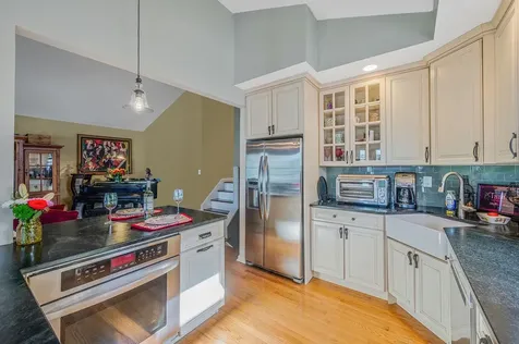 27 W Neptune Avenue Lindenhurst NY 11757
