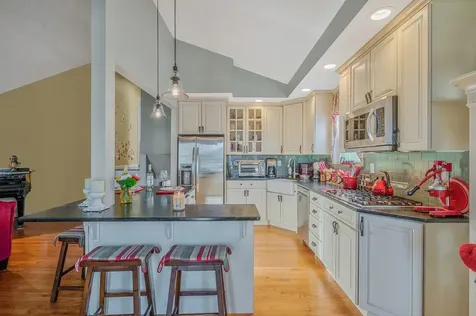 27 W Neptune Avenue Lindenhurst NY 11757