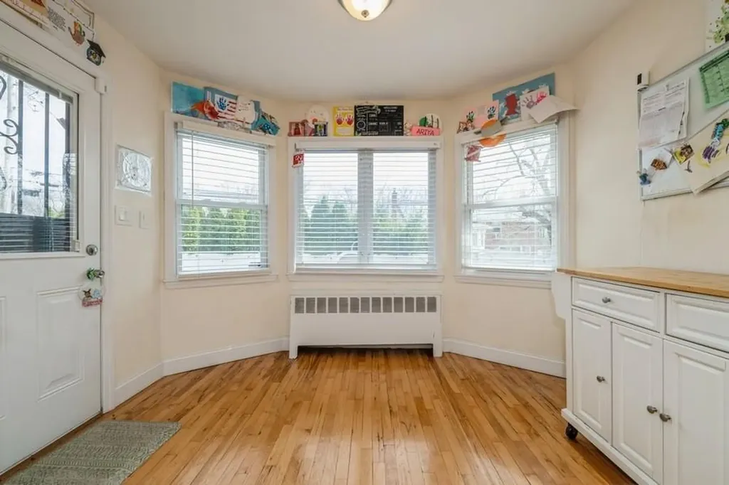 633 Nelson Place Westbury NY 11590
