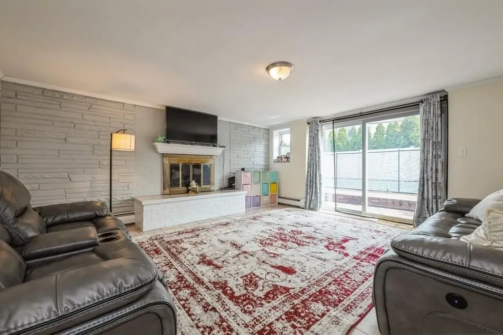 633 Nelson Place Westbury NY 11590