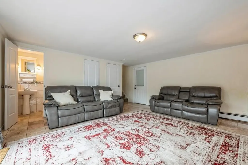 633 Nelson Place Westbury NY 11590