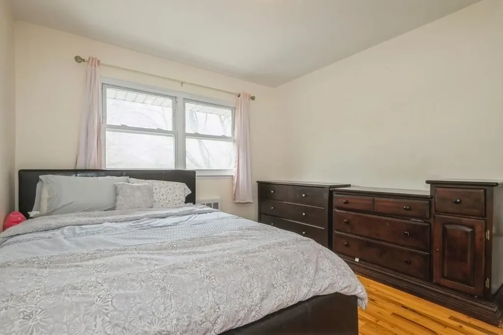 633 Nelson Place Westbury NY 11590