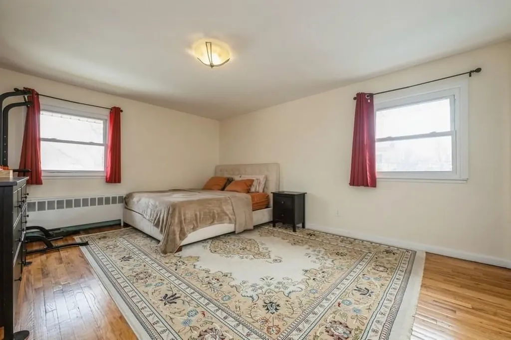 633 Nelson Place Westbury NY 11590