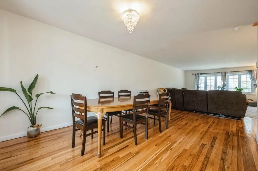 633 Nelson Place Westbury NY 11590