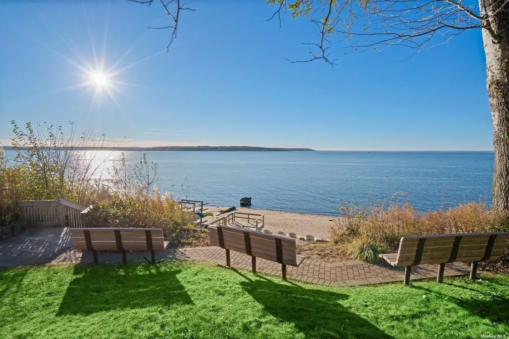 10 Devon Place Northport NY 11768