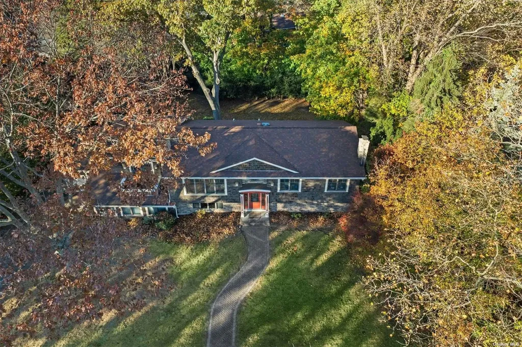 10 Devon Place Northport NY 11768