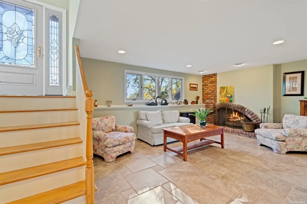10 Devon Place Northport NY 11768