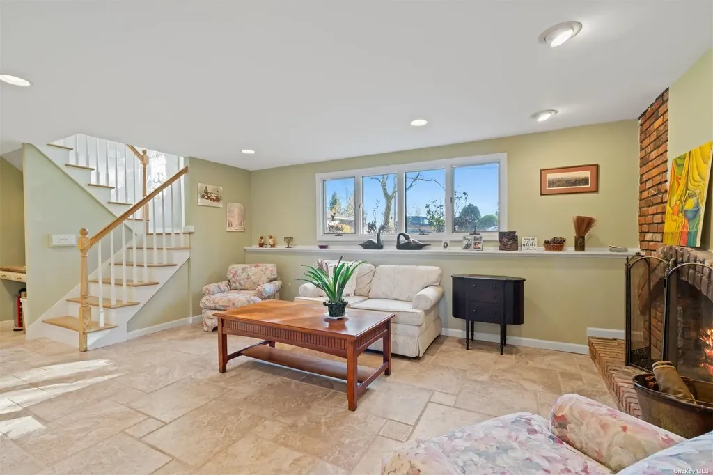 10 Devon Place Northport NY 11768