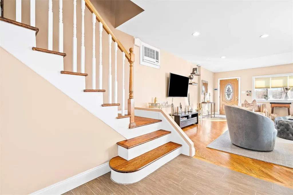 3163 Rawlins Avenue Bronx NY 10465