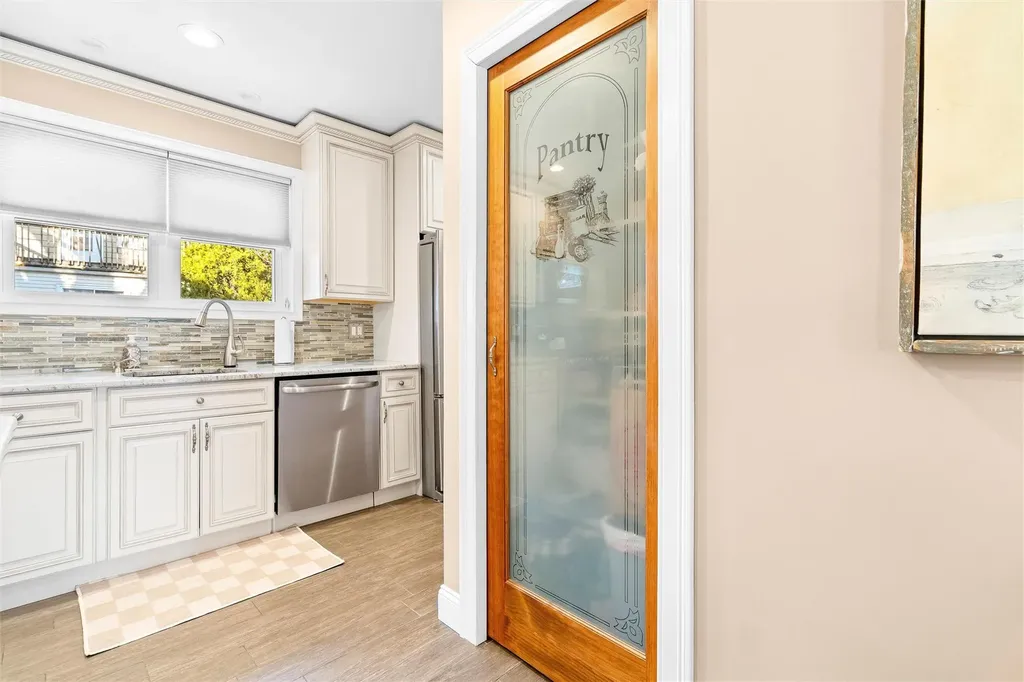 3163 Rawlins Avenue Bronx NY 10465