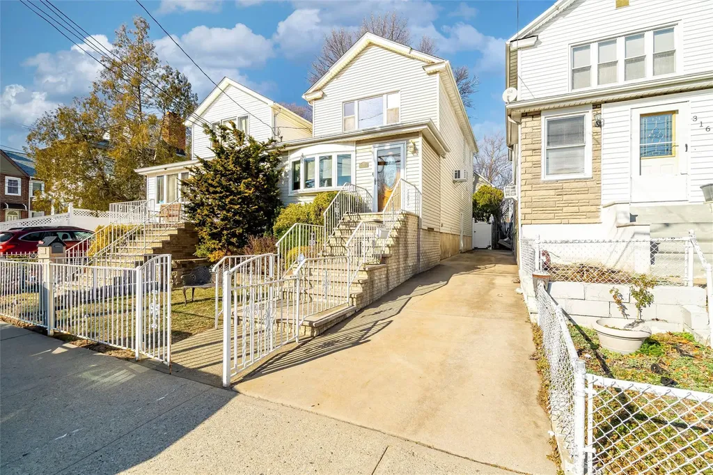 3163 Rawlins Avenue Bronx NY 10465