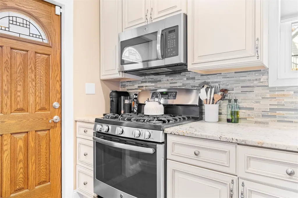 3163 Rawlins Avenue Bronx NY 10465