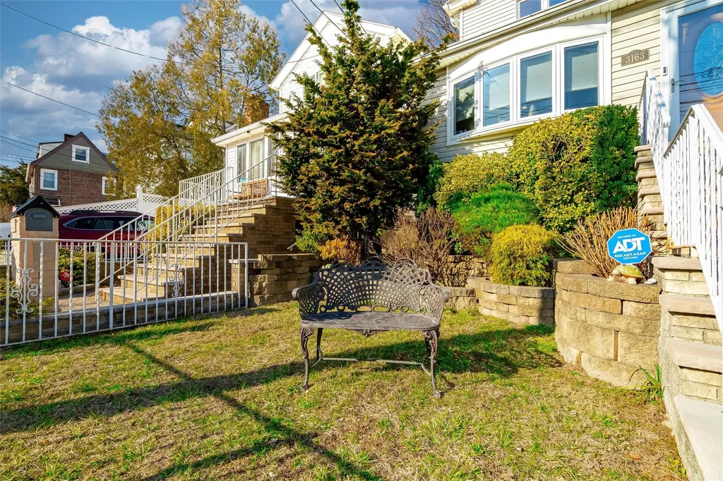 3163 Rawlins Avenue Bronx NY 10465