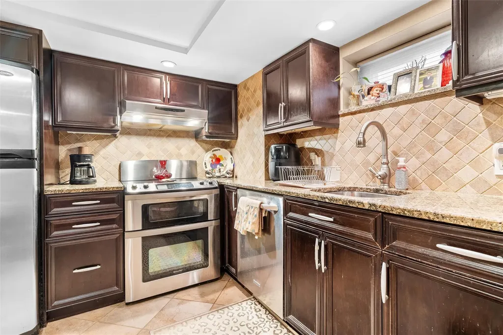 3163 Rawlins Avenue Bronx NY 10465