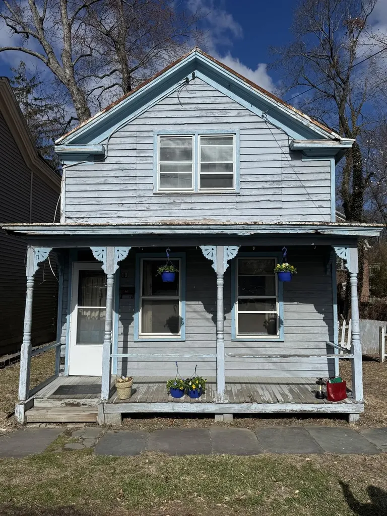 10 N Franklin Street Athens NY 12015