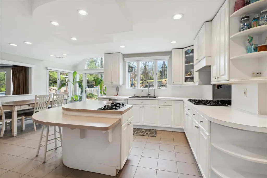 9 Suncrest Drive Dix Hills NY 11746