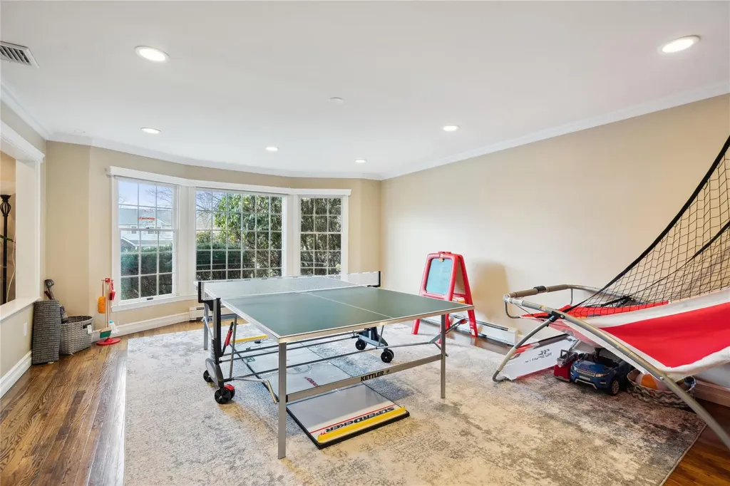 9 Suncrest Drive Dix Hills NY 11746
