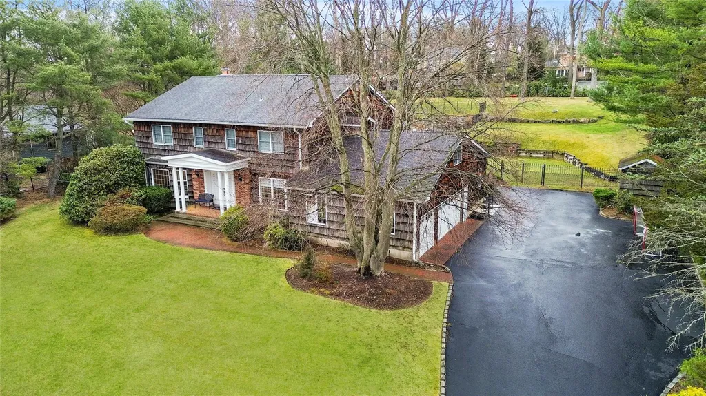 9 Suncrest Drive Dix Hills NY 11746