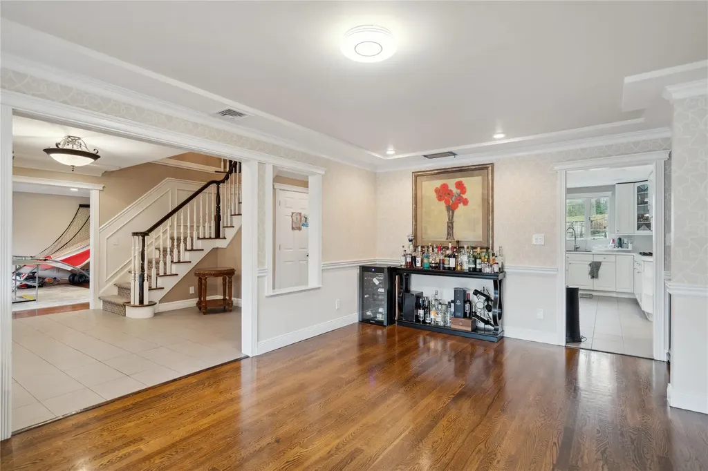9 Suncrest Drive Dix Hills NY 11746