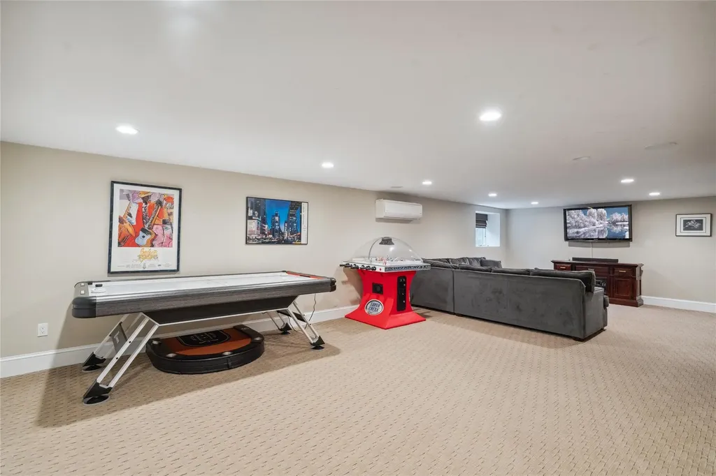 9 Suncrest Drive Dix Hills NY 11746