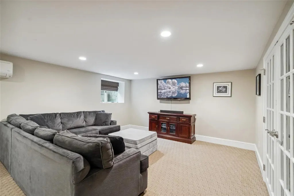 9 Suncrest Drive Dix Hills NY 11746