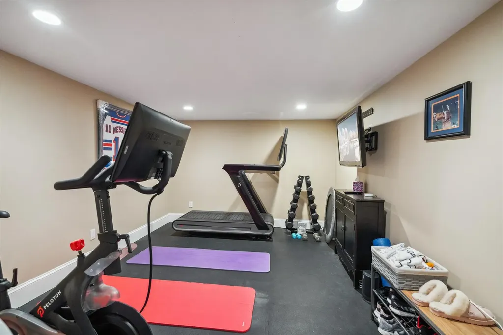 9 Suncrest Drive Dix Hills NY 11746