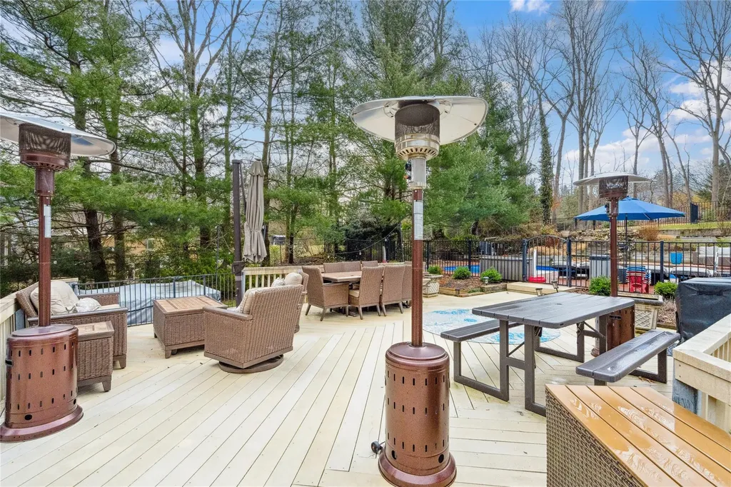 9 Suncrest Drive Dix Hills NY 11746