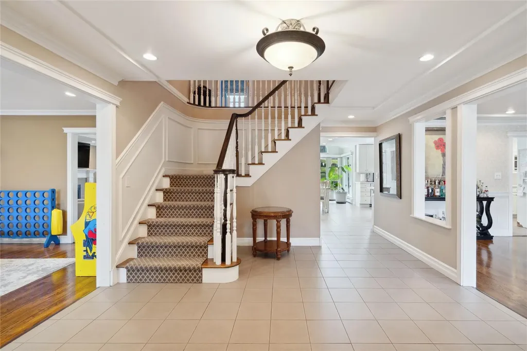 9 Suncrest Drive Dix Hills NY 11746