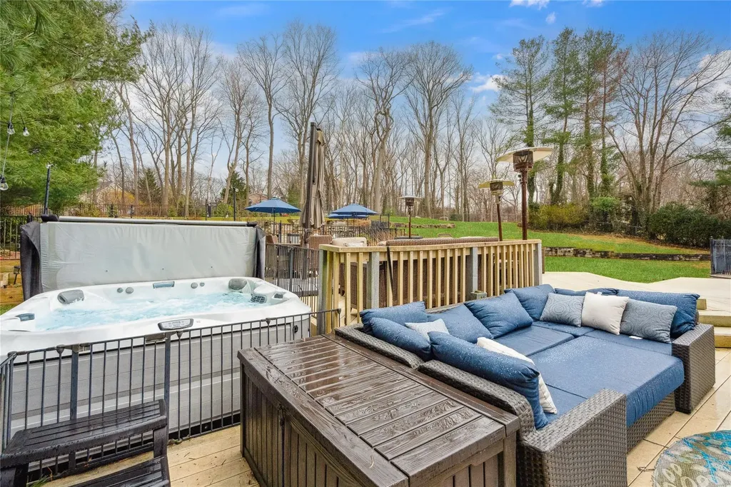 9 Suncrest Drive Dix Hills NY 11746