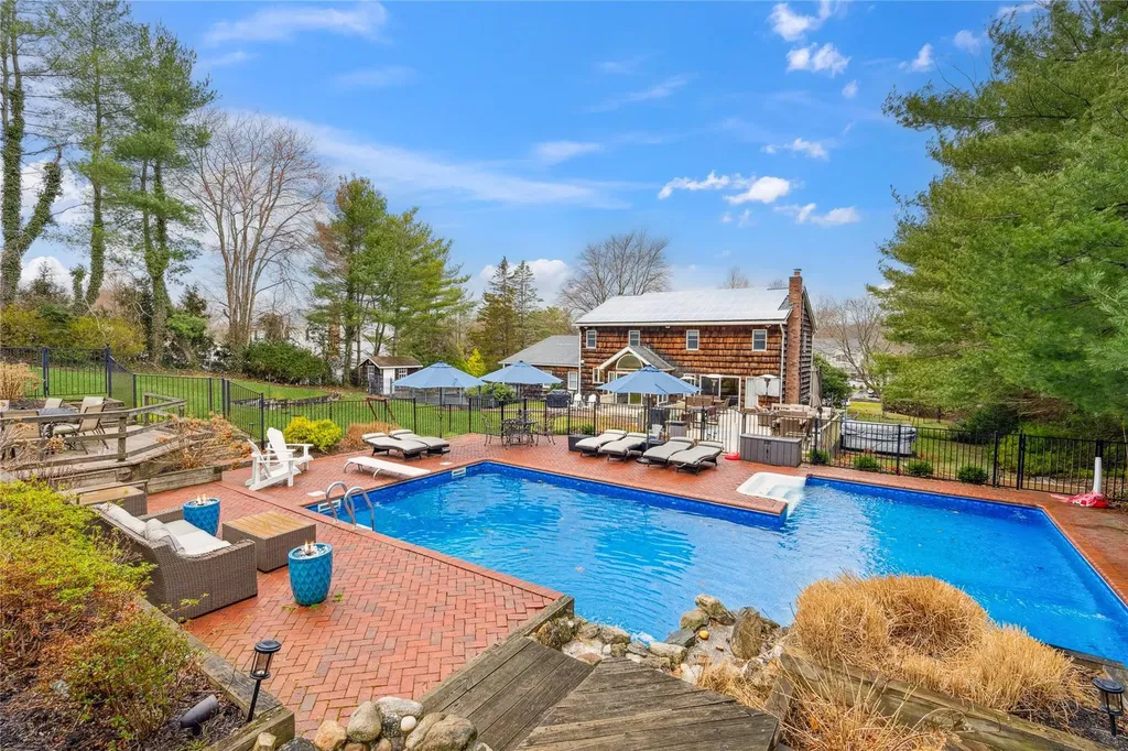 9 Suncrest Drive Dix Hills NY 11746