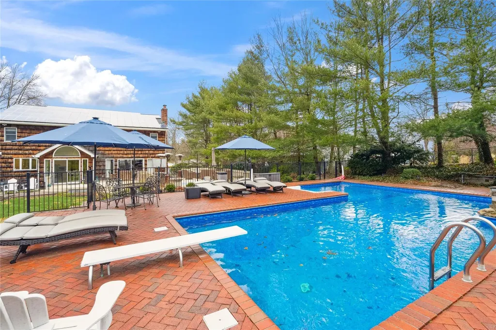 9 Suncrest Drive Dix Hills NY 11746