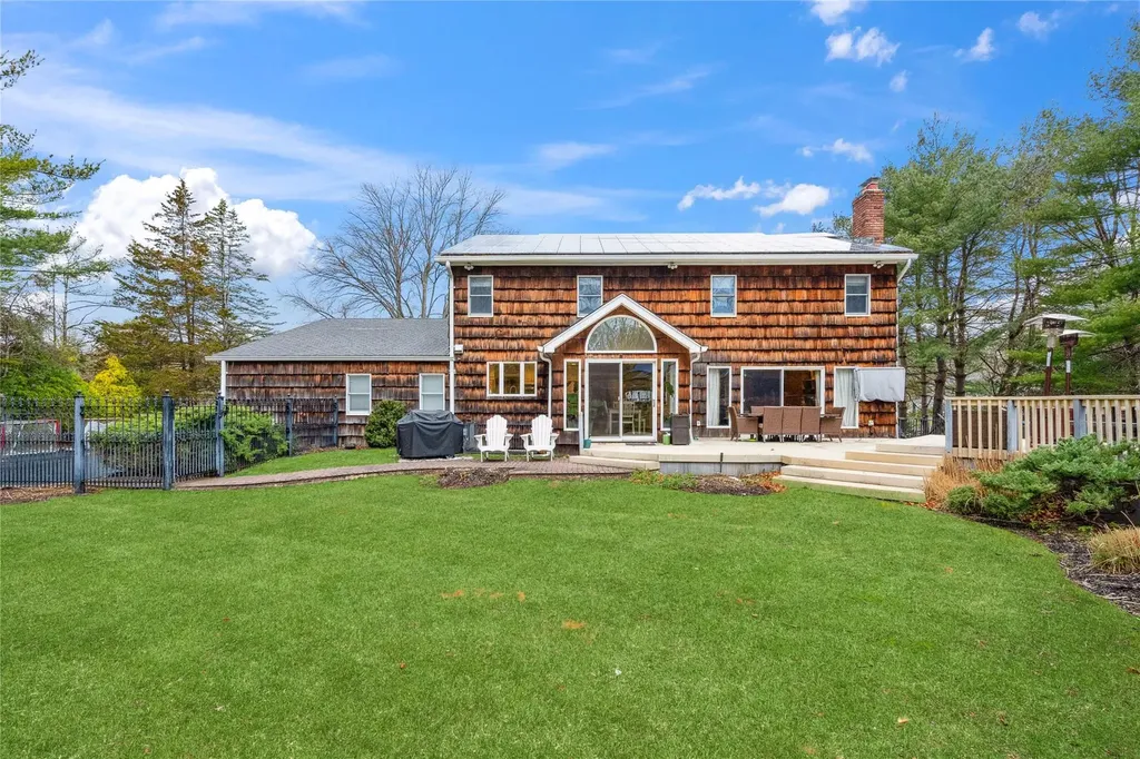 9 Suncrest Drive Dix Hills NY 11746