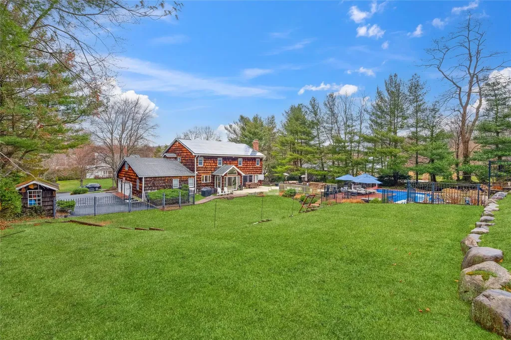 9 Suncrest Drive Dix Hills NY 11746