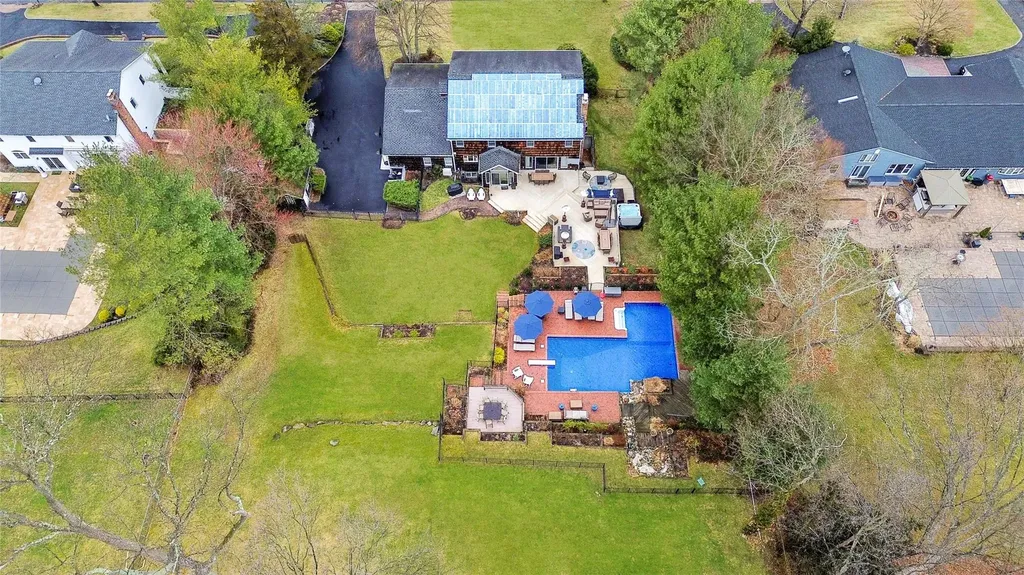 9 Suncrest Drive Dix Hills NY 11746