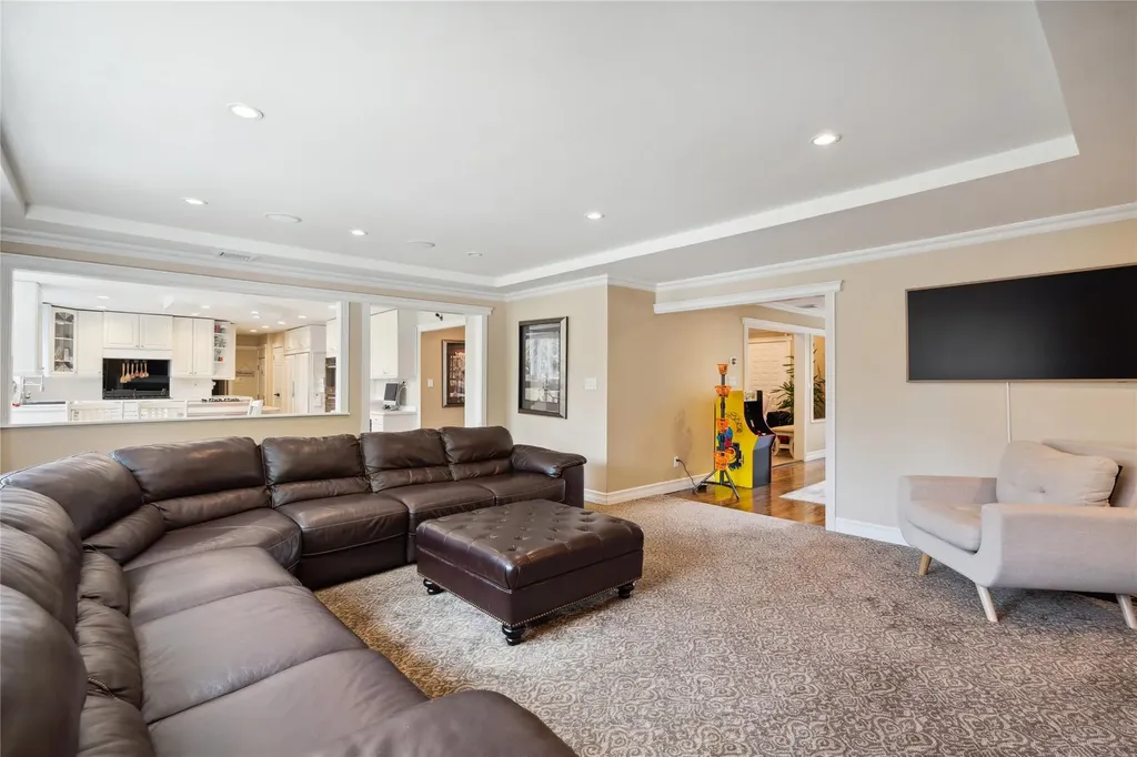 9 Suncrest Drive Dix Hills NY 11746
