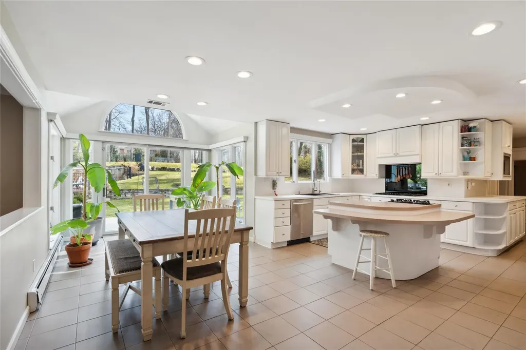 9 Suncrest Drive Dix Hills NY 11746