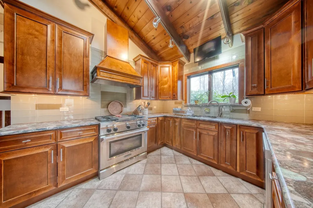23 Fox Road Florida NY 10921