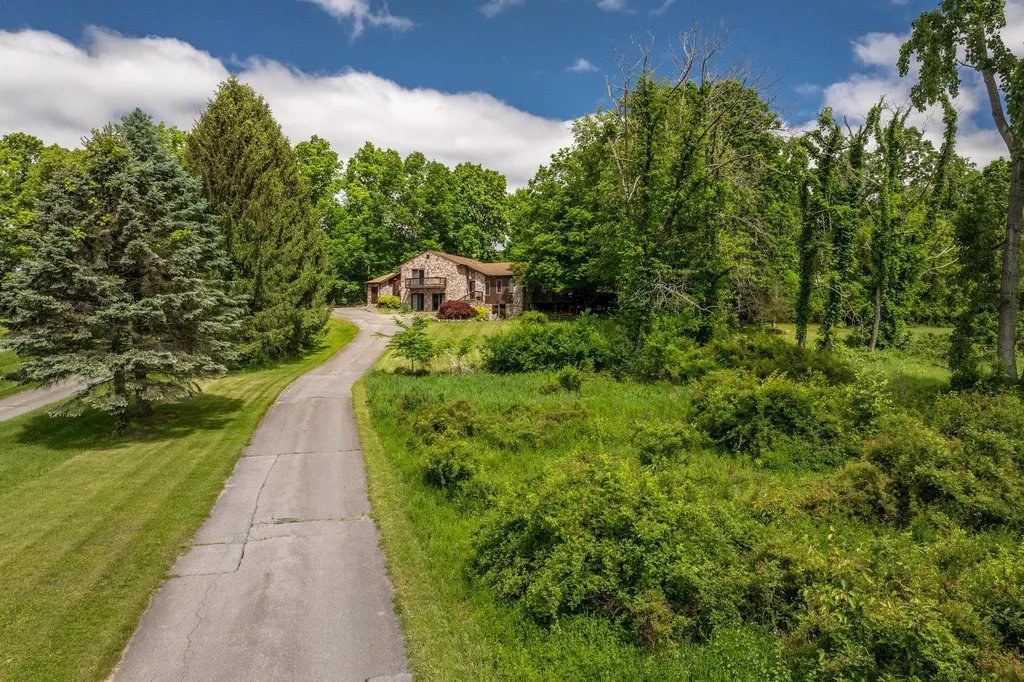 23 Fox Road Florida NY 10921