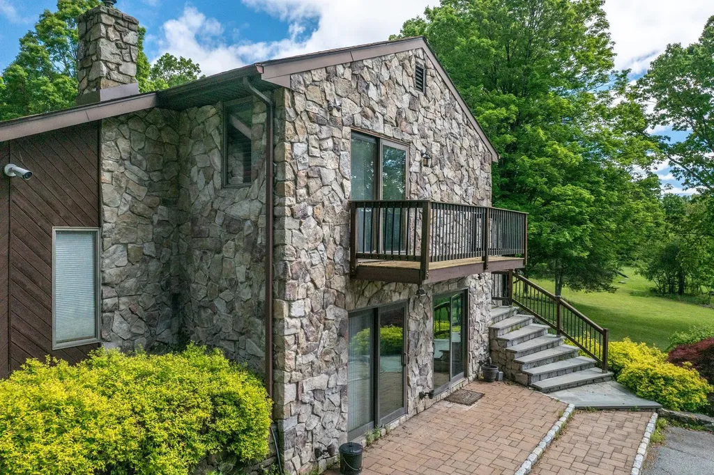 23 Fox Road Florida NY 10921