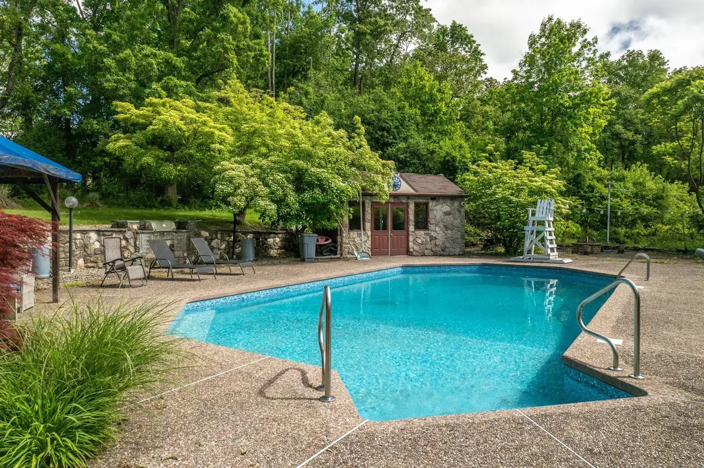 23 Fox Road Florida NY 10921