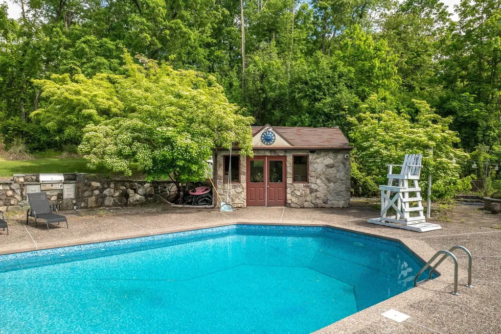 23 Fox Road Florida NY 10921