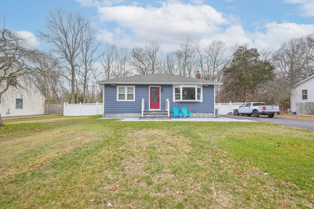 8 Lonscreek Place Mastic Beach NY 11951