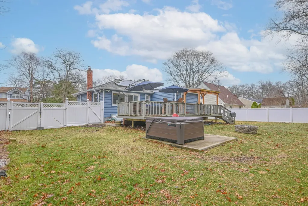 8 Lonscreek Place Mastic Beach NY 11951