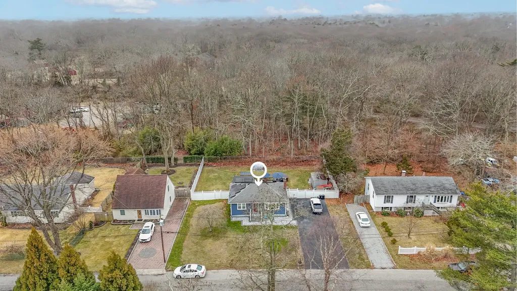 8 Lonscreek Place Mastic Beach NY 11951