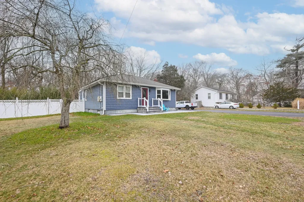 8 Lonscreek Place Mastic Beach NY 11951